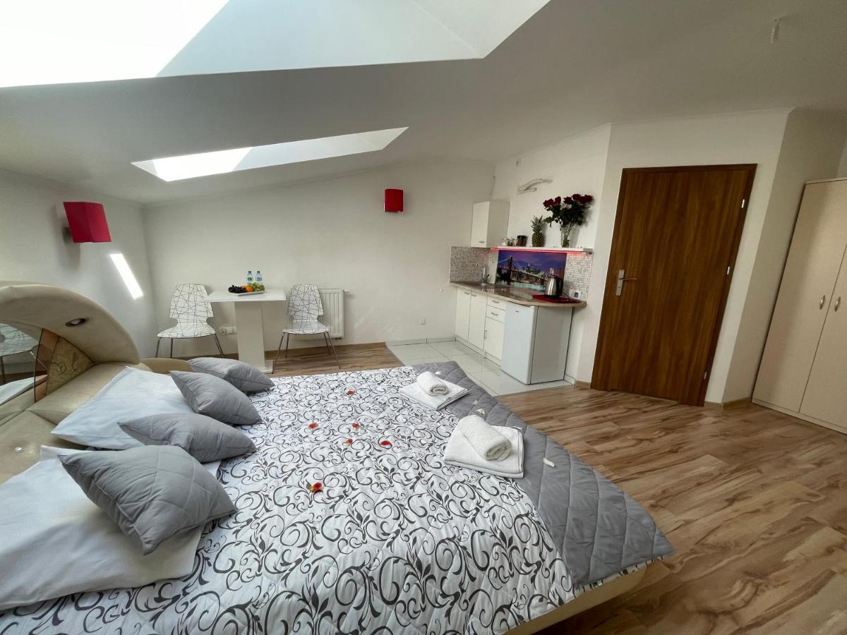 Hotelik Gold Raszyn Ngoại thất bức ảnh