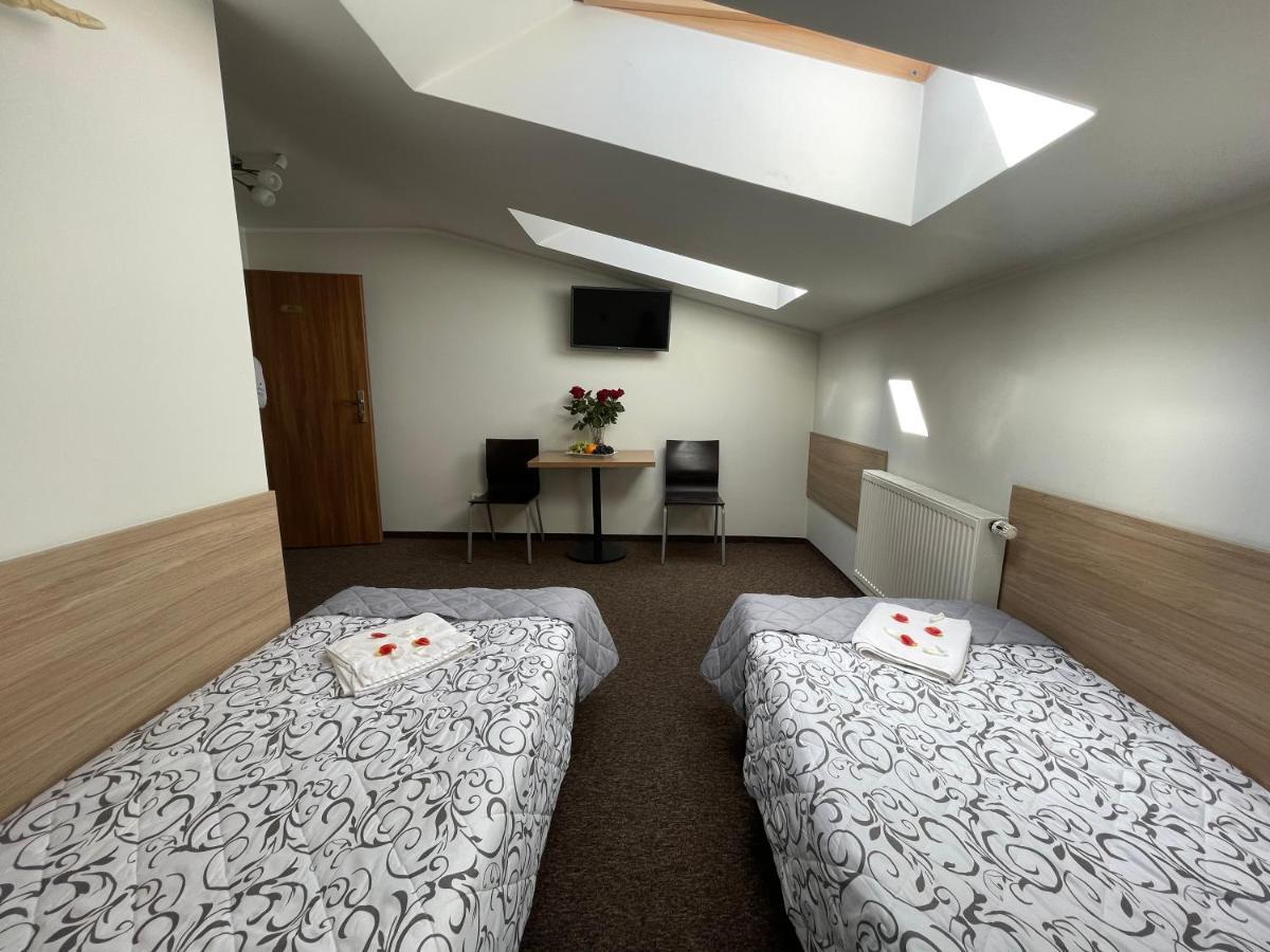 Hotelik Gold Raszyn Ngoại thất bức ảnh