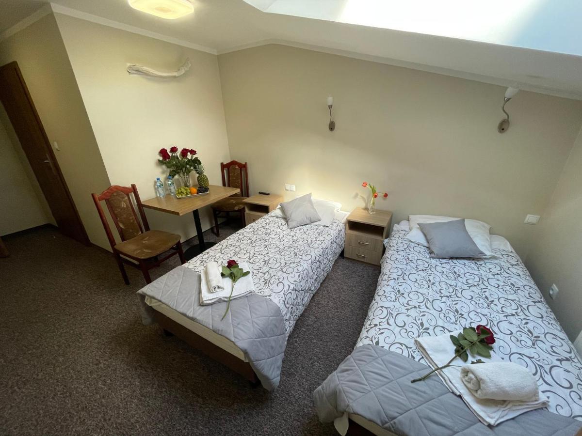 Hotelik Gold Raszyn Ngoại thất bức ảnh