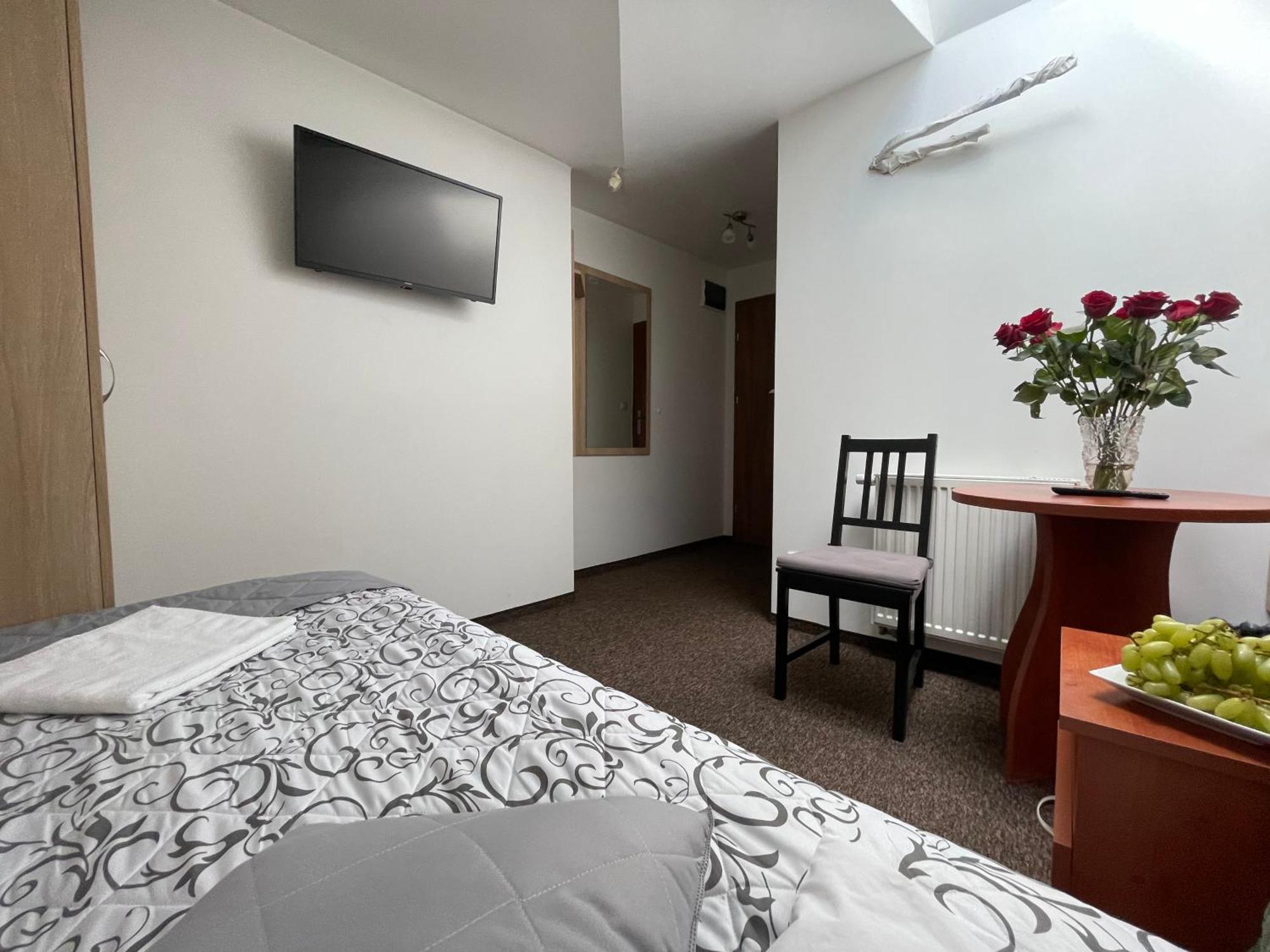 Hotelik Gold Raszyn Ngoại thất bức ảnh