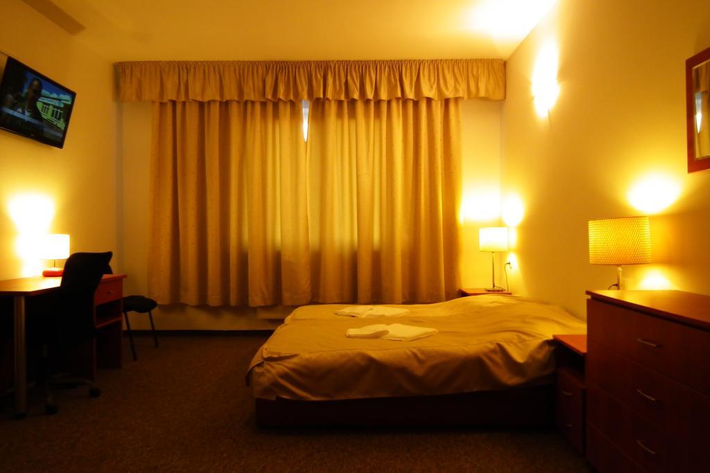 Hotelik Gold Raszyn Ngoại thất bức ảnh